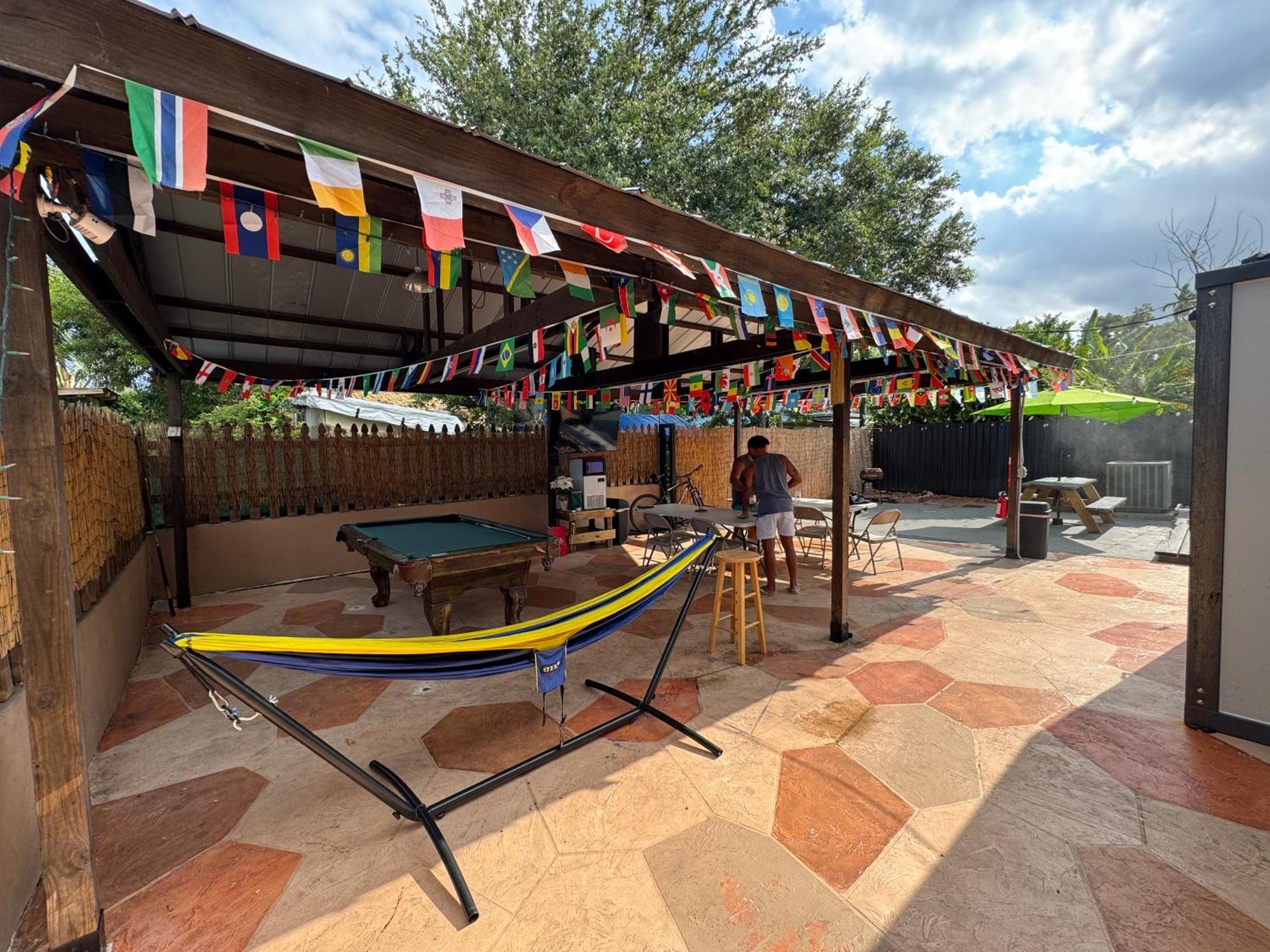 Wynwood Beds Hostel Miami Exterior photo