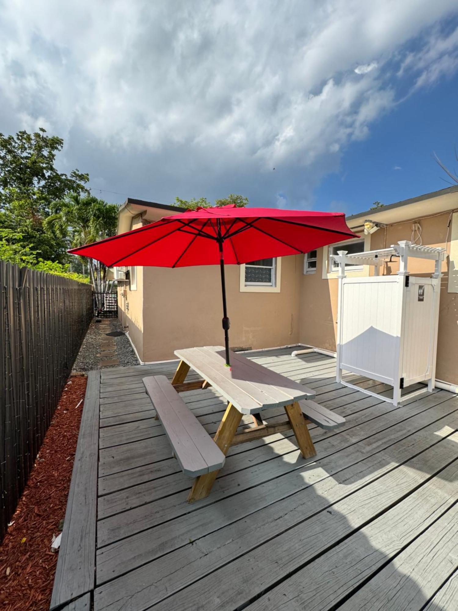 Wynwood Beds Hostel Miami Exterior photo