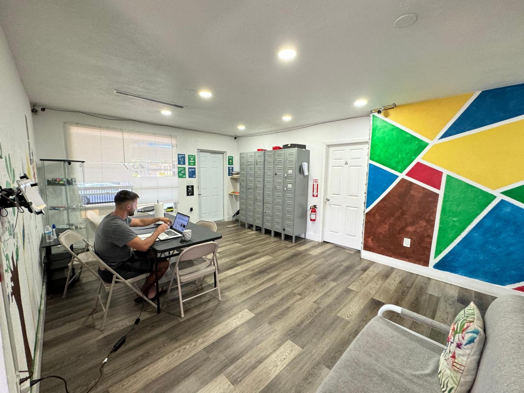 Wynwood Beds Hostel Miami Exterior photo